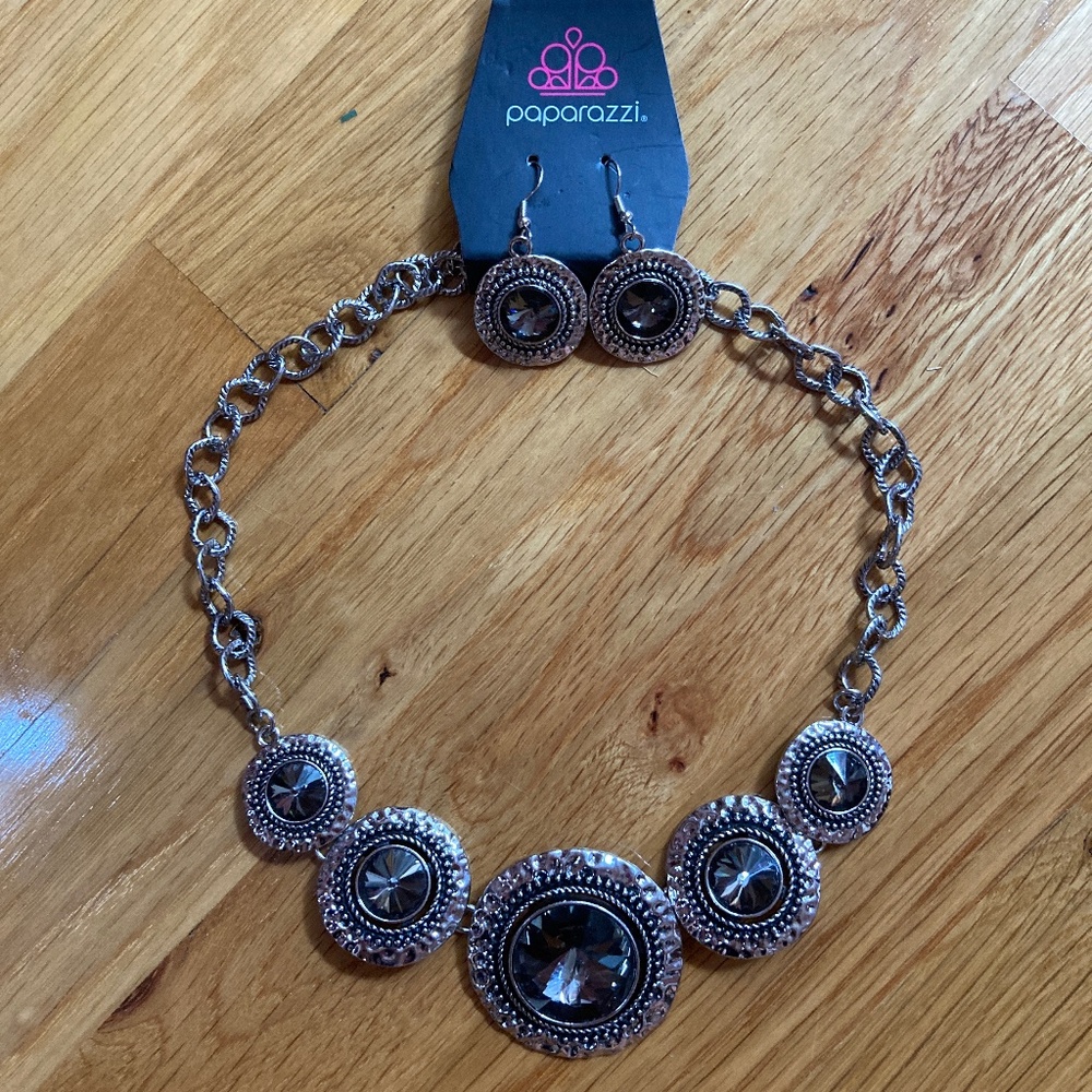 NWT Paparazzi Silver Jeweled Necklace/Earrings Set - Picture 1 of 4